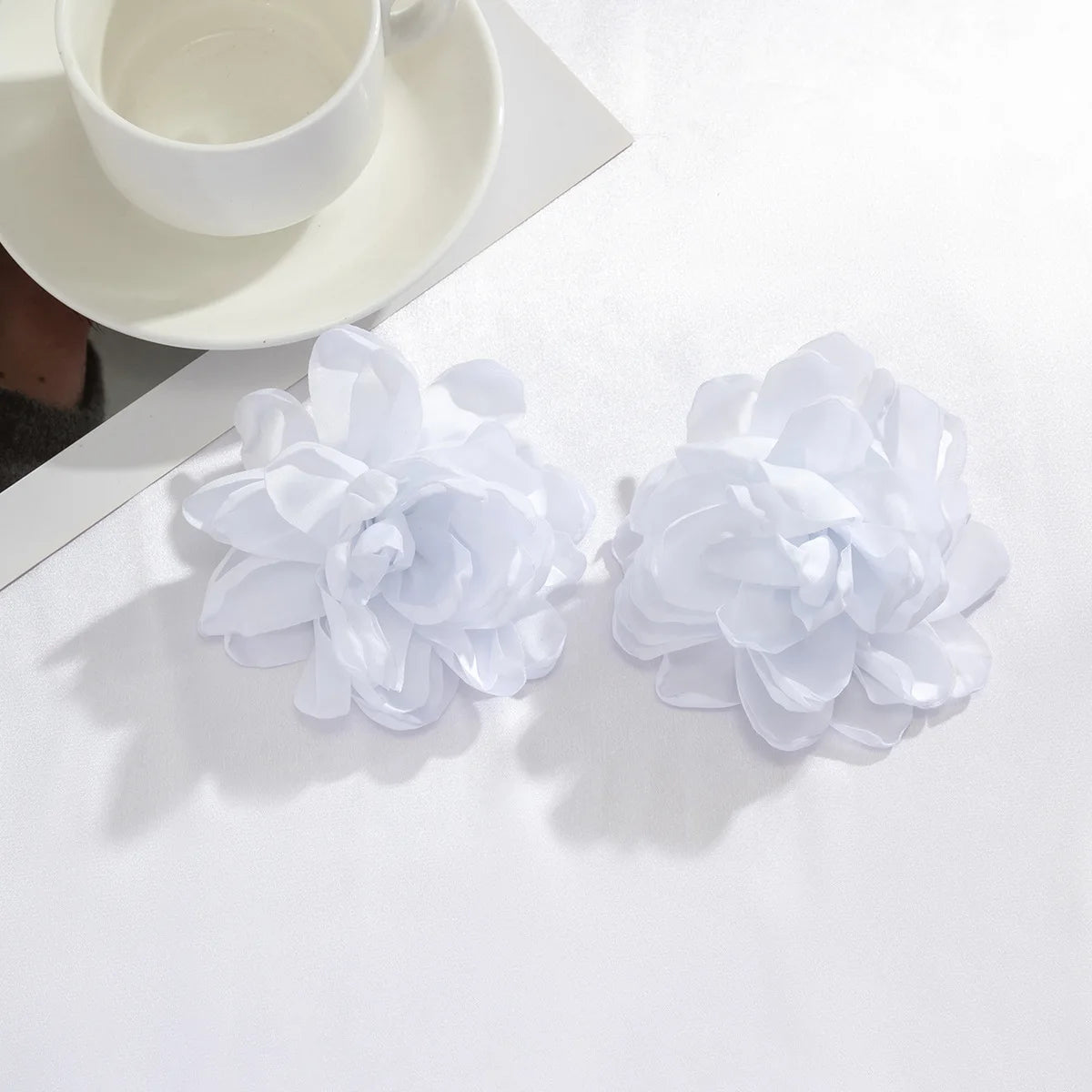 Glamour flower earrings